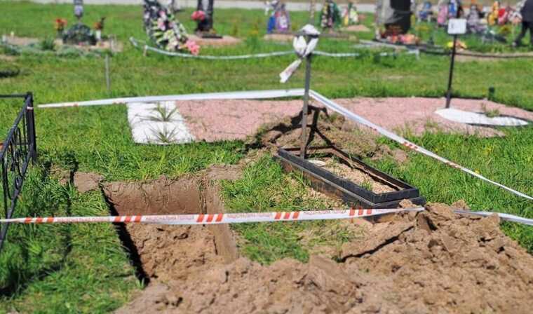 В Київській області на цвинтарі під час копання могли виявили снаряд