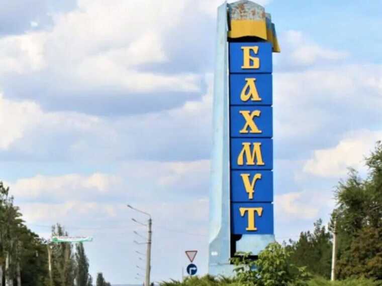 "Колишнє місто": Казанський показав апокаліптичні кадри із зруйнованого армією РФ Бахмута