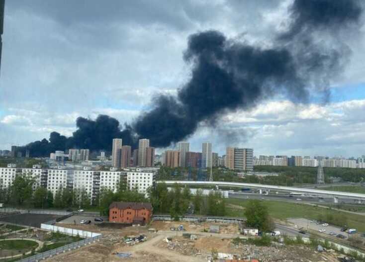 Спалахнула масштабна пожежа: Москву накрила хмара чорного диму