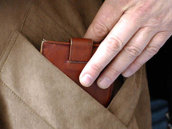 У Києві повідомили про підозру чоловіку, який вкрав гаманець у відвідувача кав’ярні