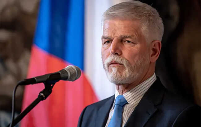 Президент Чехії застеріг від поспіху із контрнаступом: Україна зіткнеться з "жахливими втратами"