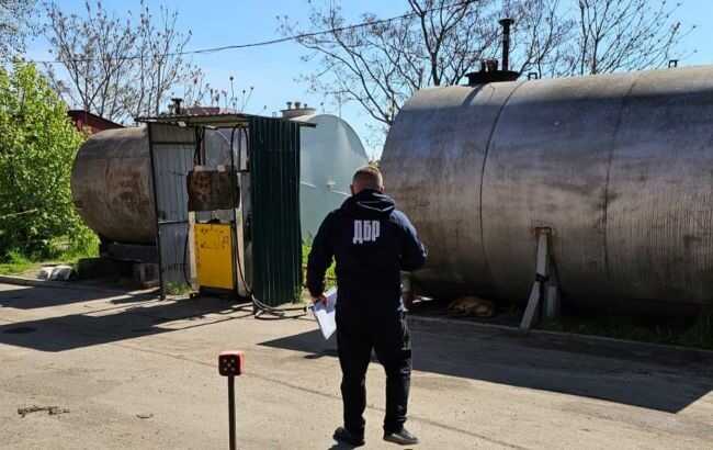 У Миколаївській області викрили мережу АЗС, яка торгувала контрафактним пальним
