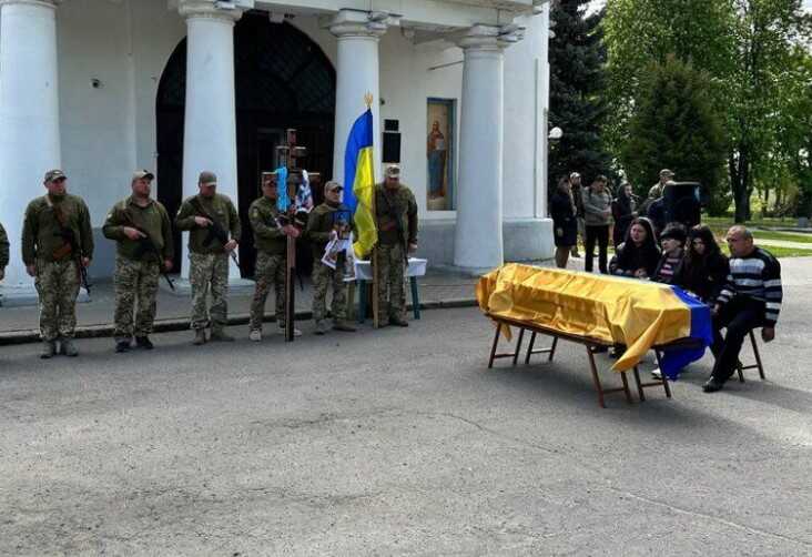 У Полтаві попрощалися із військовим медиком, який загинув внаслідок ворожого обстрілу біля Авдіївки