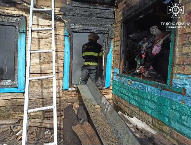На Київщині дівчинка загинула під час пожежі у власному будинку
