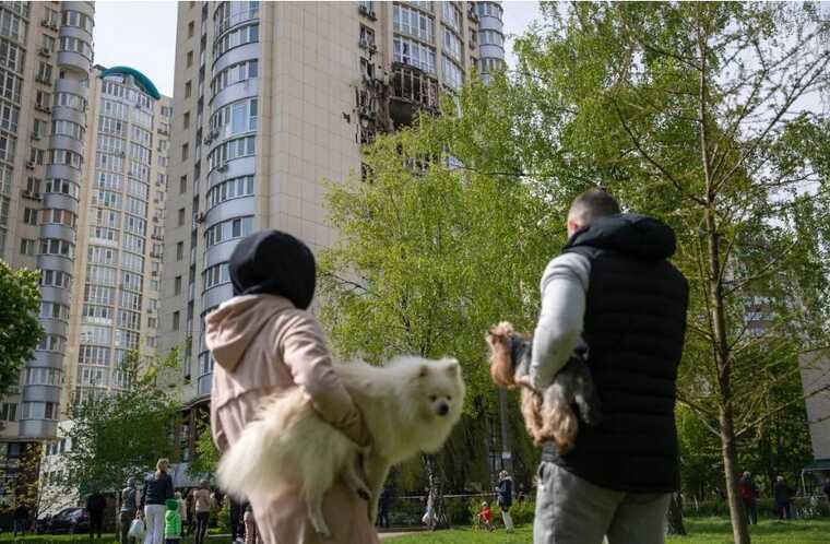 Последствия массированной атаки дронов на Киев: повреждены дома, машины и объекты инфраструктуры