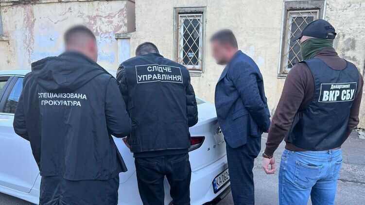 Одеський військовий видавав себе за військкома, щоб брати хабарі у ухилістів – прокуратура