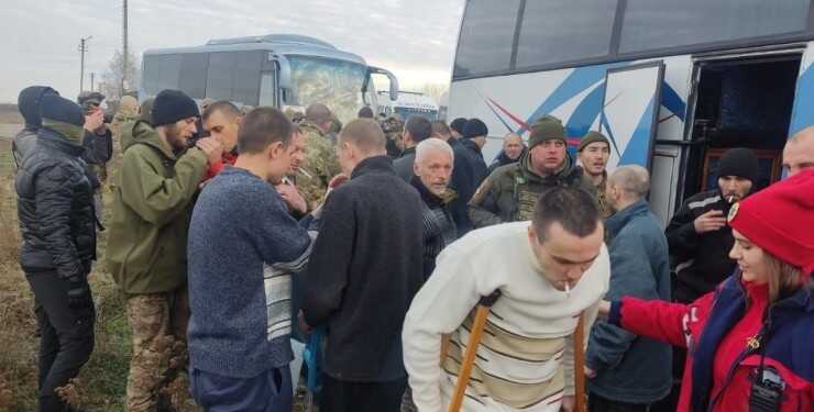 Вернувшимся из плена украинцам будут платить по 100 тысяч гривен, — Минреинтеграции