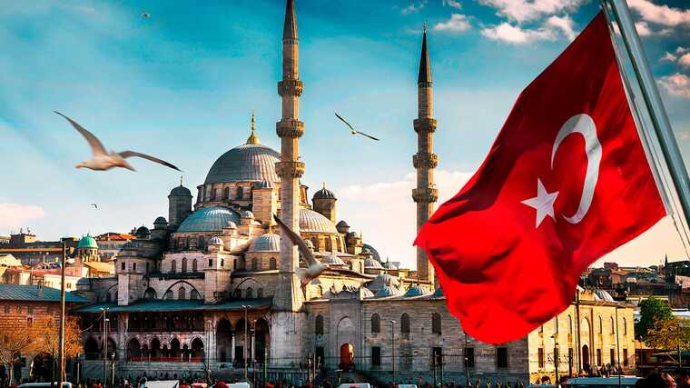 "Истерят, что это постаралась Украина": россиян начали массово "гнать" из Турции