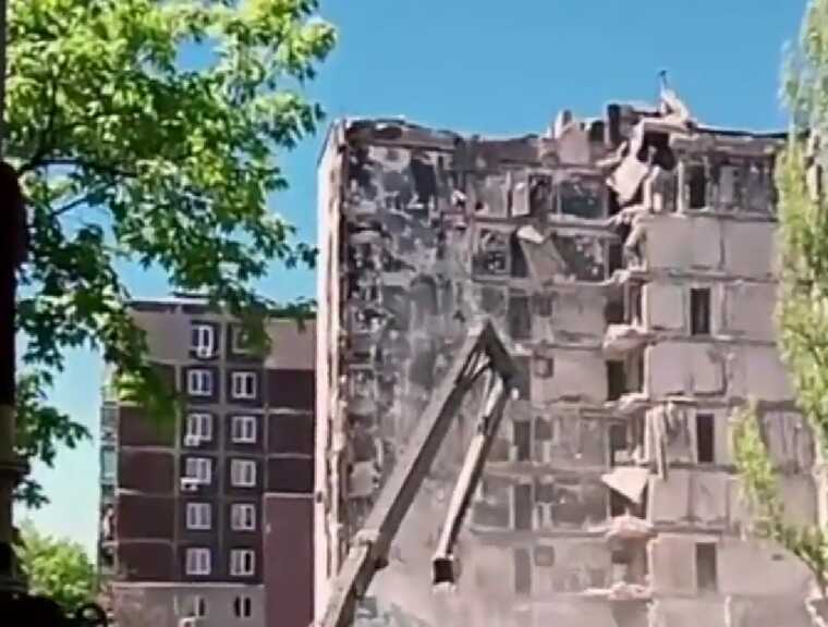 Окупанти "стирають" Маріуполь: у захопленому місті масово зносять пошкоджені бомбардуваннями будинки
