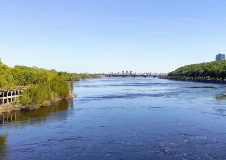 У Києві зафіксували різке падіння рівня води у Дніпрі за останні два дні