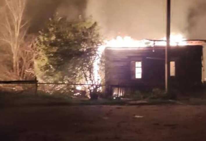 Окупанти завдали удару по прикордонню Чернігівщини: горіли будинки, є постраждалі