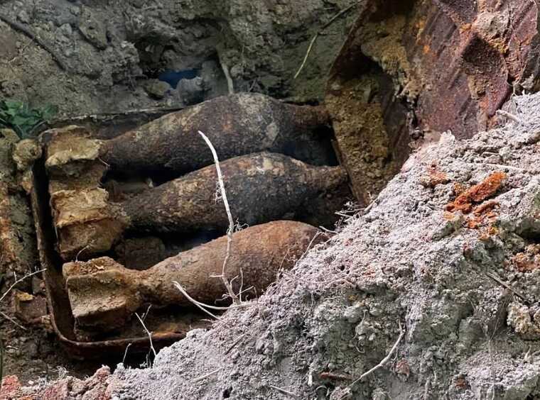 В Киеве мужчина выкопал на своем огороде минометные снаряды