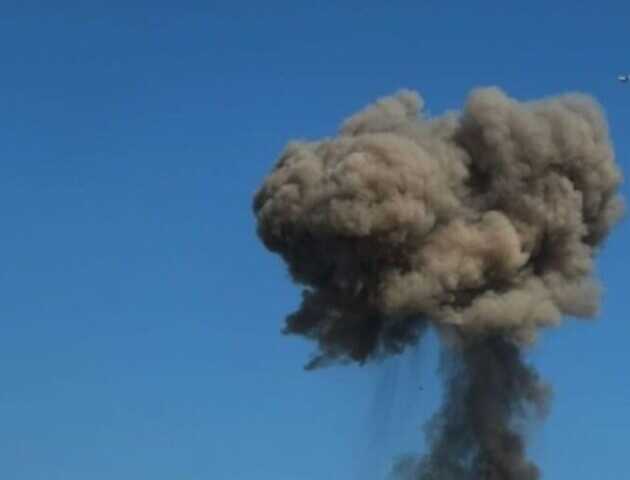 В оккупированном Луганске раздался взрыв: над городом заметили дым