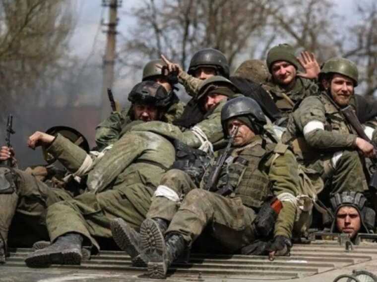 Нове гарматне м’ясо: окупанти завезли сотні найманців-в’язнів на Запорізький напрямок