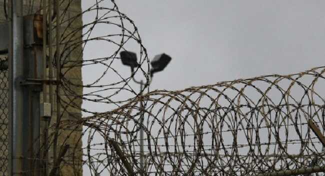 Экс-сотрудника Синельниковой исправительной колонии осудили за злоупотребление
