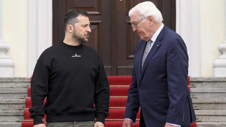 Зеленський розписався в гостьовій книзі президента німеччини Франка-Вальтера Штайнмаєра