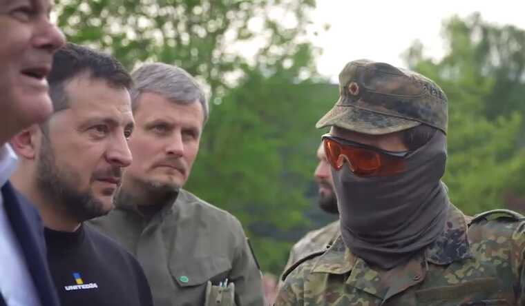 Зеленський зустрівся з українськими військовими в Німеччині