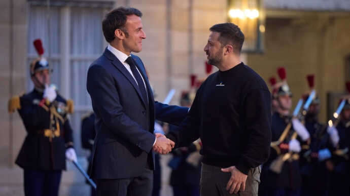 Французький канал RTL назвав турне Зеленського "гастролями шапіто". Посол вимагає вибачень