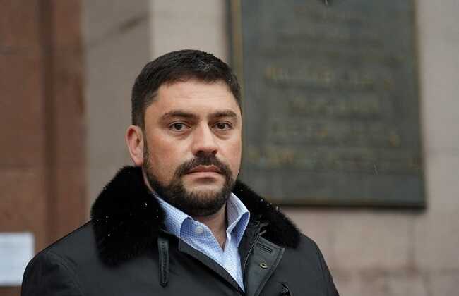 В "Слузі народу" не знають, чи втік закордон депутат-корупціонер Трубіцин