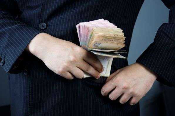 В Кривом Роге бизнесмен украл деньги, выделенные на закупку военной одежды