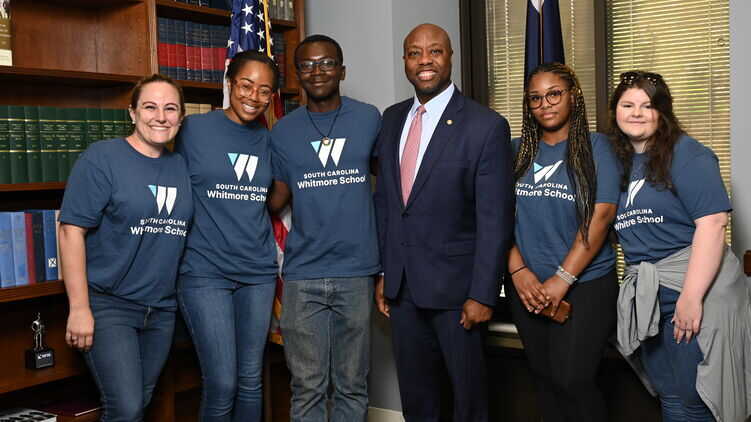 Единственный темнокожий республиканец Сената США выдвинул свою кандидатуру на выборы президента