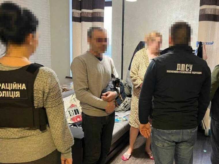 На Волині чоловіки підробляли документи про фіктивне перебування на консульскому обліку