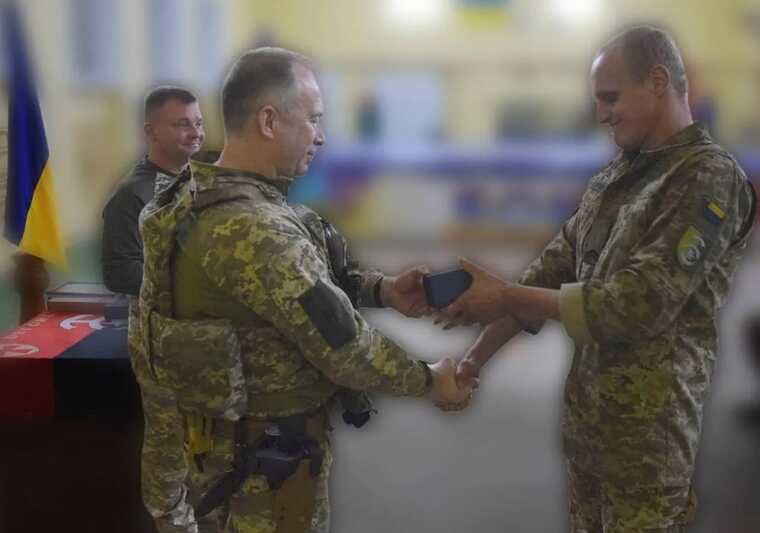 Сырский побывал на передовой на Бахмутском направлении и наградил украинских воинов
