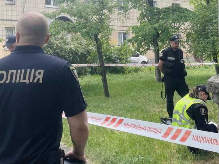 В Киеве 5-летний мальчик выпал из окна и разбился