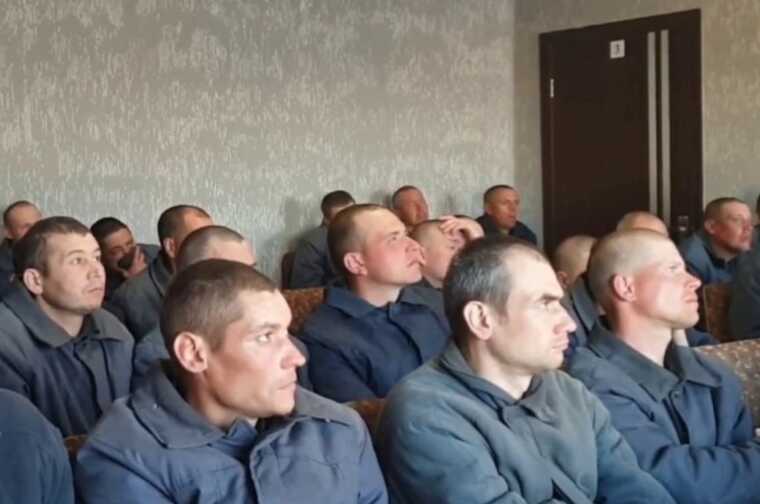 "Абсолютне зло": російським полоненим показують фільм про злочини армії РФ