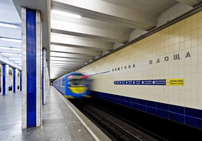 На станції метро "Поштова" у центрі Києва виявили тіло людини: деталі від поліції