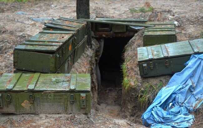 Підшукують транспорт для втечі. У Мелітополі окупанти розпочали реконструкцію танка-пам’ятника