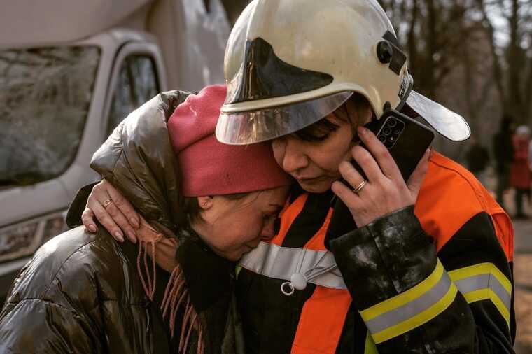 Обстріли Авдіївки: рятувальники показали, як евакуювали поранених