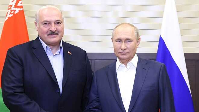 РФ "звільнятиме" Білорусь: у Кремлі пригрозили протестувальникам проти Лукашенка