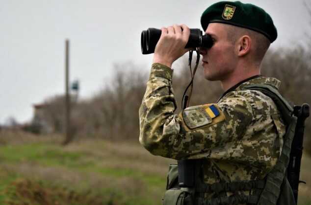 На Буковині прикордонник за хабарі допомогав ухилянтам від військової служби