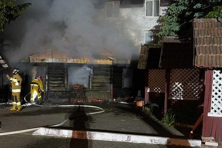 Уночі біля Львова горів пансіонат для літніх людей: загинула жінка