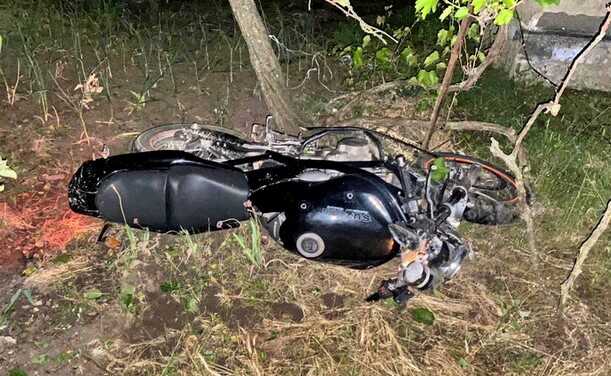 В Одесской области двое подростков разбились на мотоцикле – один погиб