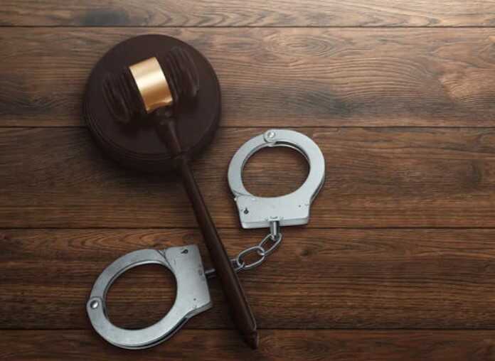 У Львові податківця-хабарника звільнили від покарання