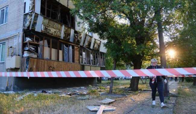 Били балістикою та крилатими ракетами: деталі нічної атаки на Київ