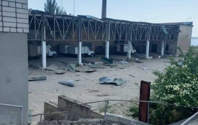 Окупанти скинули авіабомби на хлібозавод у Бериславі: є постраждалі