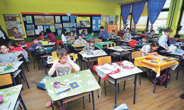 Дітей достроково відправлять на канікули через масові стрільби в Сербії