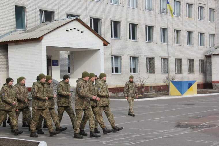 В Днепре военного повара, ударившего подчиненную, отправили в дисциплинарный батальон