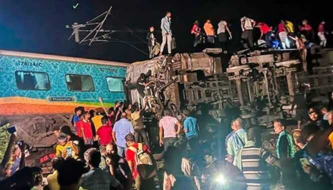 В Індії зіткнулися потяги: понад 288 жертв і 900 поранених