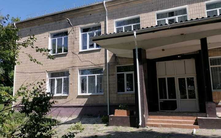 Войска РФ обстреляли дом детского творчества в Харьковской области