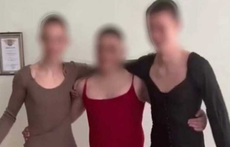 В Луцке парни пришли в платьях в школу: директору пригрозили увольнением