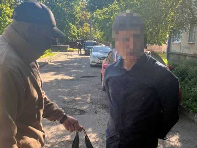 В Одесі затримали фейкового редактора, що торгував посвідченнями журналістів