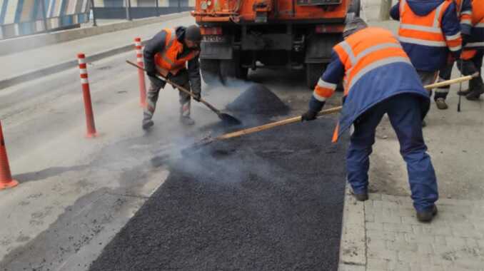 На двох київських автобазах ДУС відремонтують асфальт