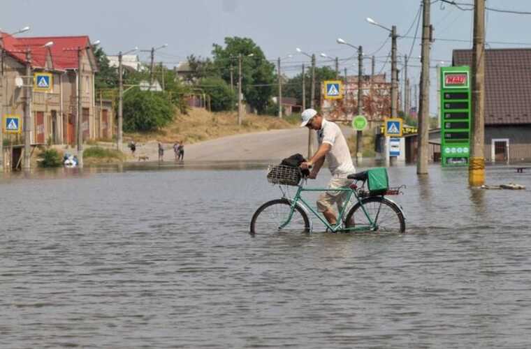 Дорога до Антонівки Херсонської області пішла під воду