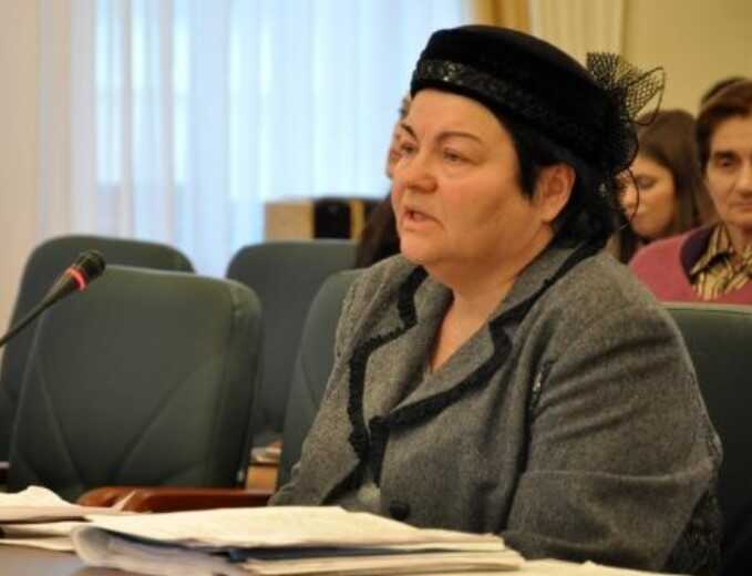 Суддя-хабарниця з Дніпра, котра імітувала психічне захворювання, втікла з міста