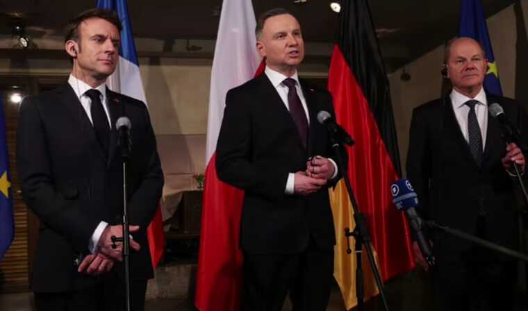 Шольц, Макрон, Дуда у Парижі обговорять гарантії безпеки для України