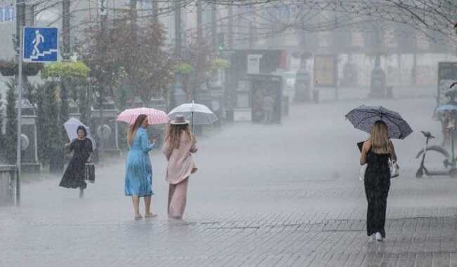Сильные дожди и град: синоптики предупредили об ухудшении погоды